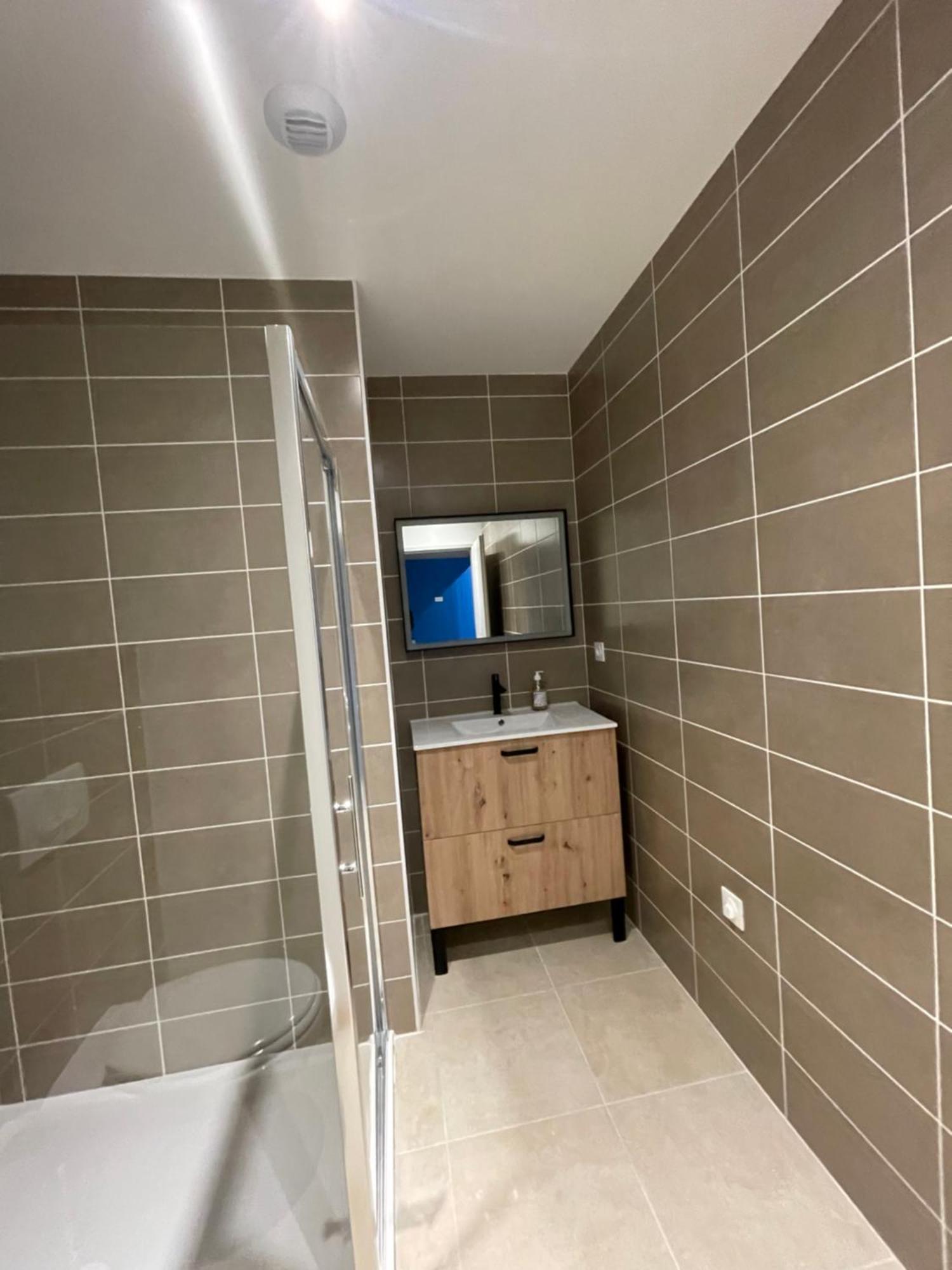 Le Salvador - Appart'Hotel De 18M2 A 44M2 La Talaudiere Zewnętrze zdjęcie