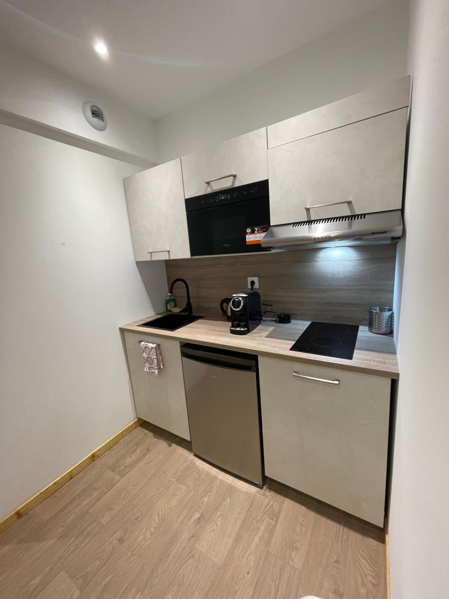 Le Salvador - Appart'Hotel De 18M2 A 44M2 La Talaudiere Zewnętrze zdjęcie