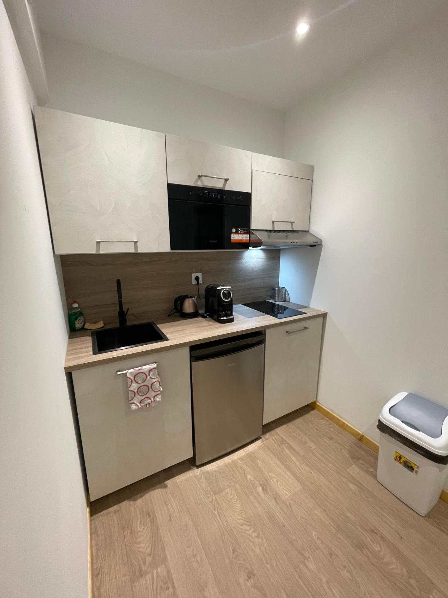 Le Salvador - Appart'Hotel De 18M2 A 44M2 La Talaudiere Zewnętrze zdjęcie