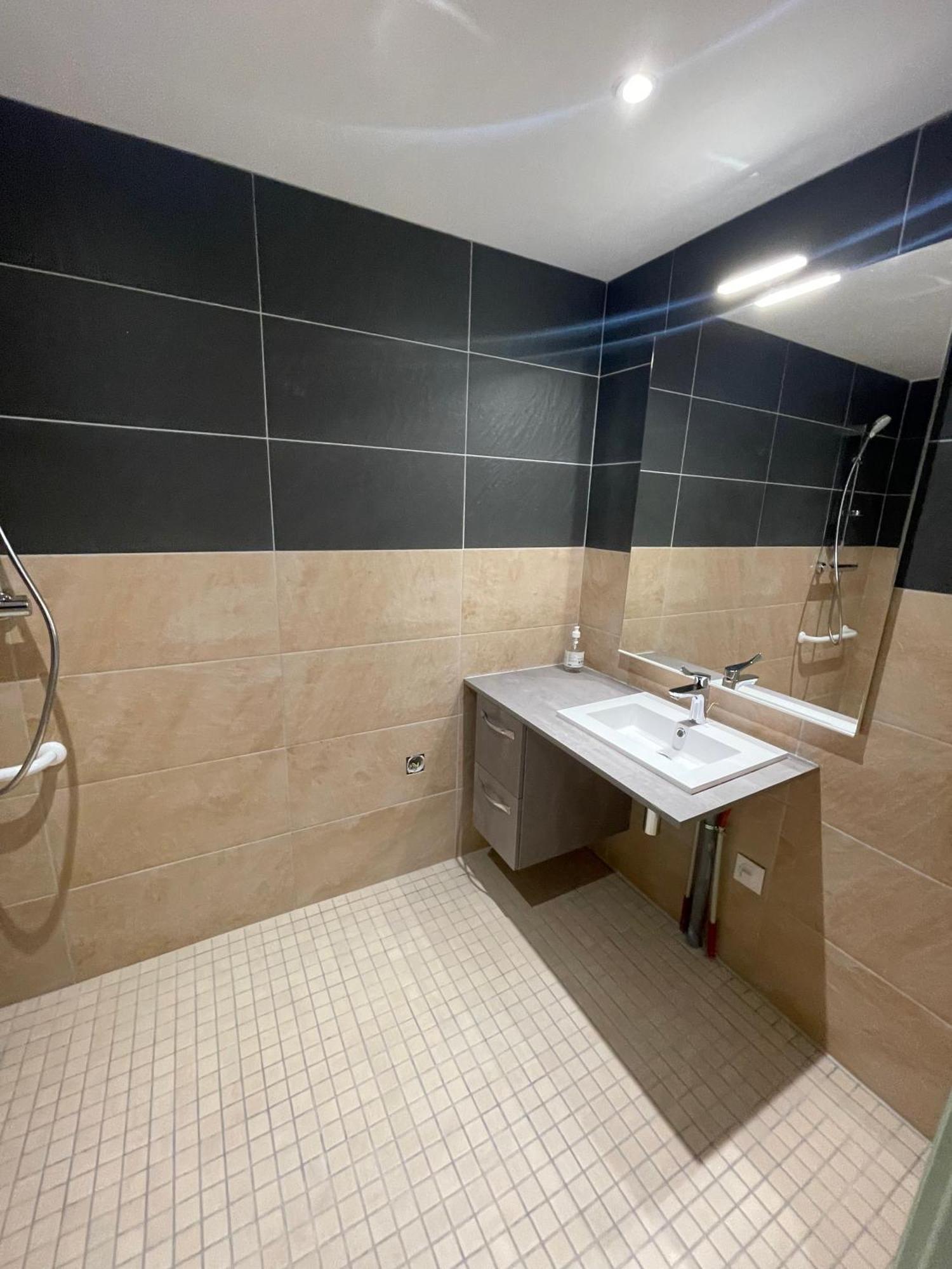 Le Salvador - Appart'Hotel De 18M2 A 44M2 La Talaudiere Zewnętrze zdjęcie